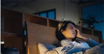 为什么晚上睡不着觉